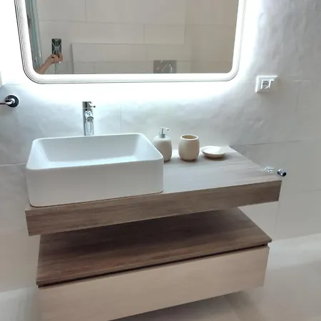 Yellow & 아파트 트리에스테